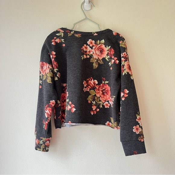 🌼 5/$25 Kids Dark Floral Crop Sweatshirt Cozy Rose Print Pullover Small/Medium - Picture 9 of 9